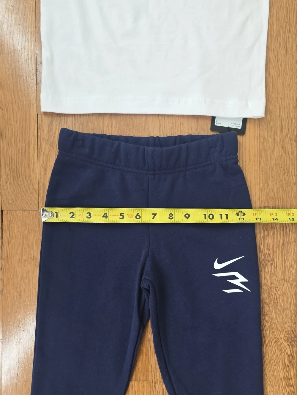 NIKE SIGNATURE BRAND BOYS BLUE JOGGER PANTS AND WHITE SIGNATURE TEE-SHIRT SIZE 6